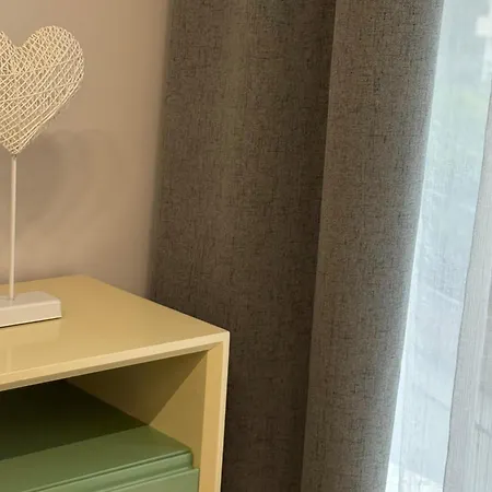 アパート Leon ティラナ